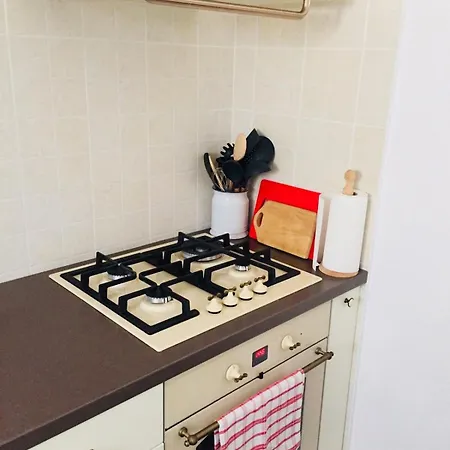 Large Garden 10min Walk To Old Town Apartman